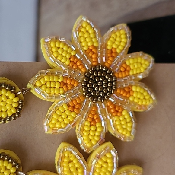 🌻 Sunflower Beaded Drop Dangle Earrings - Picture 15 of 15